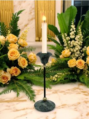 Kerzenhalter aus grünem Marmor, handgefertigt, authentischer Naturstein und dekoratives Design.