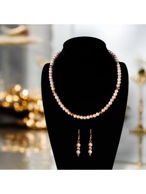 SWEET DREAM – Halskette und Ohrringe mit Muschelkernperlen und goldenem Hämatit, handgefertigt.