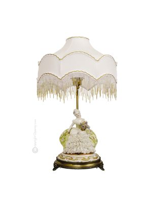 DAME MIT BLUME - LAMPE Tischlampe Abat-jour Tischluechte Porzellan Capodimonte Made in Italy