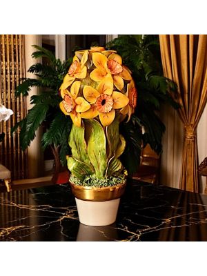 Künstlerische Keramikpflanze mit Narzissen und goldenen Details verziert, komplett von Hand gefertigt.