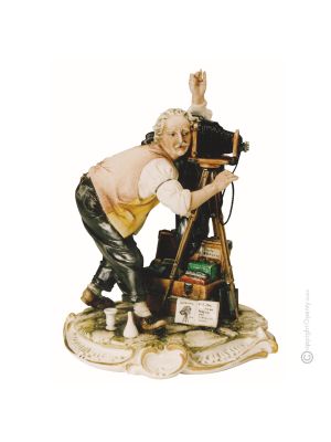 FOTOGRAF Edles Porzellan Figur handbemalt Italienisches Design exklusiv elegant hochwertig