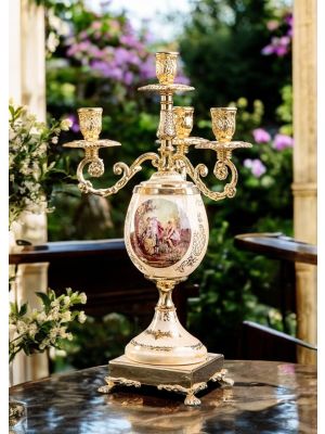 4-flammiger Kerzenleuchter aus edler Keramik, mit Damen und Ritter, Goldverzierungen, handgefertigt.