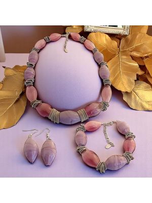 Halskette, Armband und Ohrringe im exklusiven Set mit echten Muranoglasperlen.