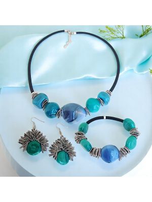 Edles Muranoglas-Set mit echten Perlen: Halskette, Armband und Ohrringe.