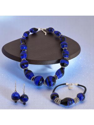 Set mit Halskette, Armband und Ohrringen, authentische geblasene Muranoglasperlen.