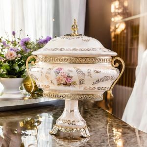 Box, elegante Schmuckschatulle aus edler Keramik, mit eleganten floralen und goldenen Details.