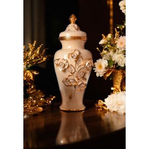 Hochwertige Keramikvase, verziert mit Rosen, Swarovski-Kristallen und goldenen Details.