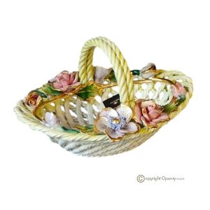 Tafelaufsatz, Korb aus feiner Keramik, verziert mit Blumen und goldenen Details, handgefertigt.