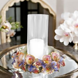 Künstlerischer Kerzenständer aus Keramik, verziert mit Blumen und goldenen Details, handgefertigt.