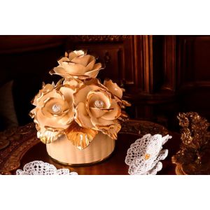 BLUMEN Exklusives Ornament aus Keramik im Barockstil mit Details aus 24 Karat Gold Made in Italy