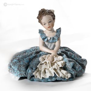 LADY Romantische Capodimonte-Porzellanfigur, elegante Details und pure Schönheit.