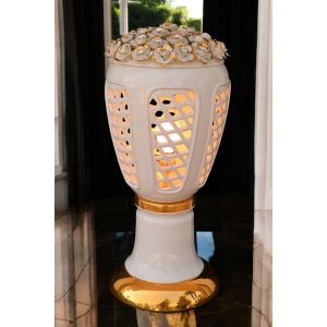 Stehlampe, Keramiklaterne, verziert mit Rosen, Swarovski-Kristallen und Gold.