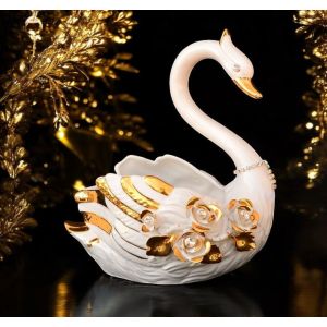 SCHWAN Exklusives Ornament aus Keramik im Barockstil mit Details aus 24 Karat Gold Made in Italy