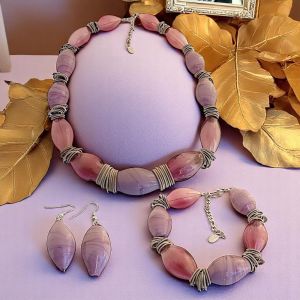 Halskette, Armband und Ohrringe im exklusiven Set mit echten Muranoglasperlen.