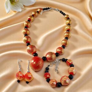 Elegantes Set aus mundgeblasenem Muranoglas mit 24 Karat Blattgold: Halskette, Armband und Ohrringe.