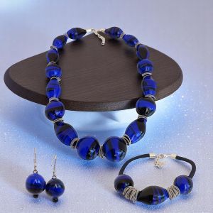 Set mit Halskette, Armband und Ohrringen, authentische geblasene Muranoglasperlen.