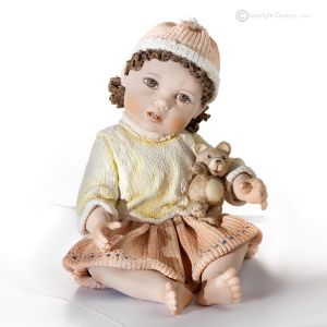 ZOE – Sammlerpuppe, handverziert mit feinen Details.