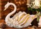 SCHWAN Exklusives Ornament aus Keramik im Barockstil mit Details aus 24 Karat Gold Made in Italy
